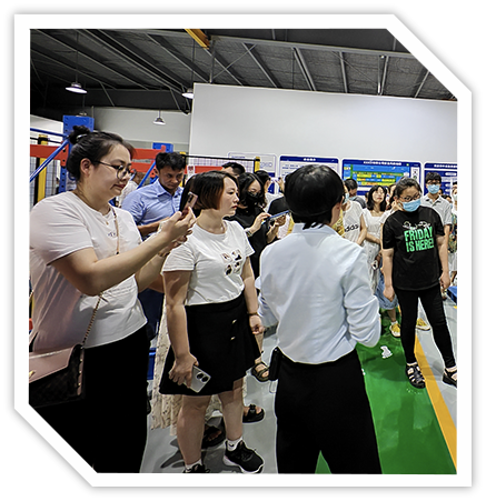 亿万先生MR新员工三级安全体验式培训